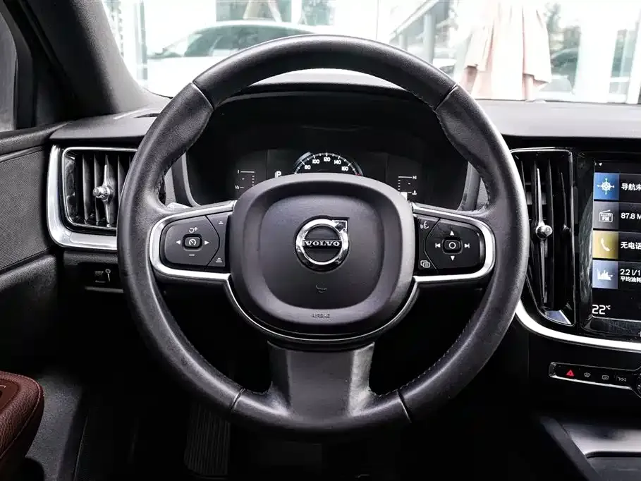 Volvo S60 — фото 10