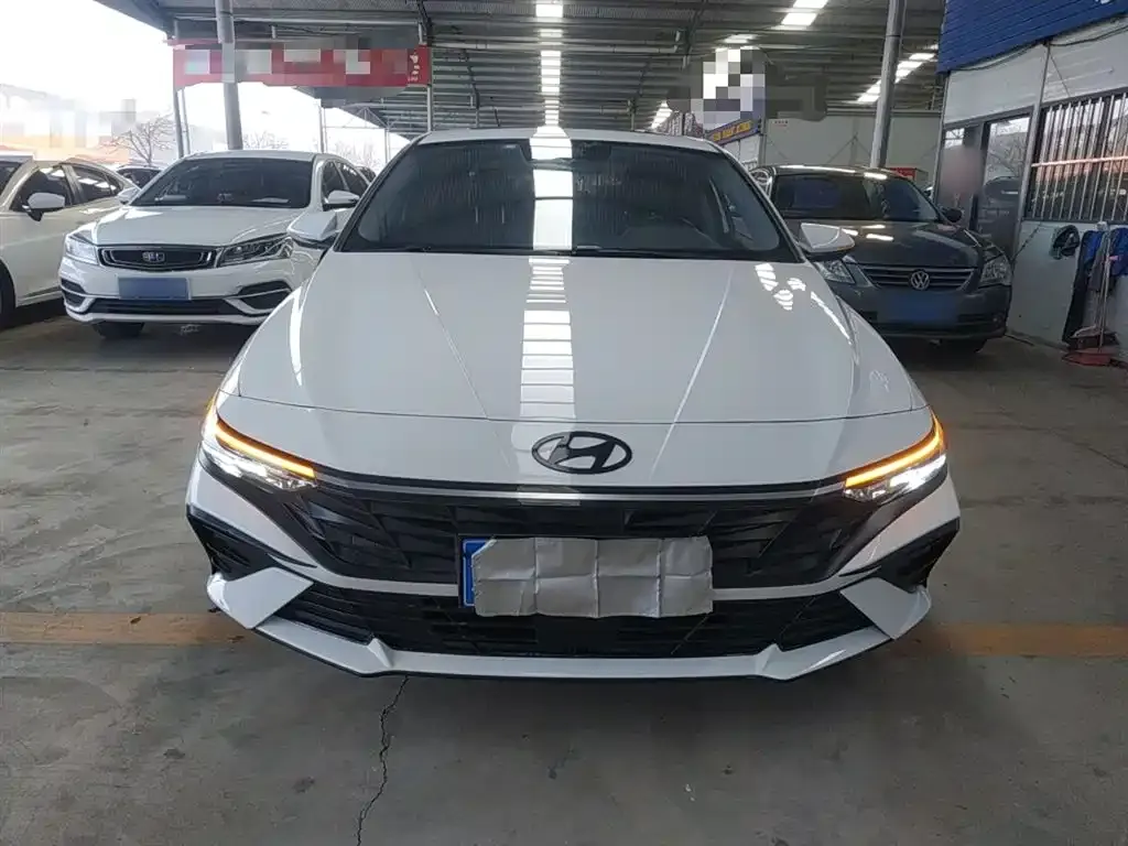 Hyundai Elantra — фото 3