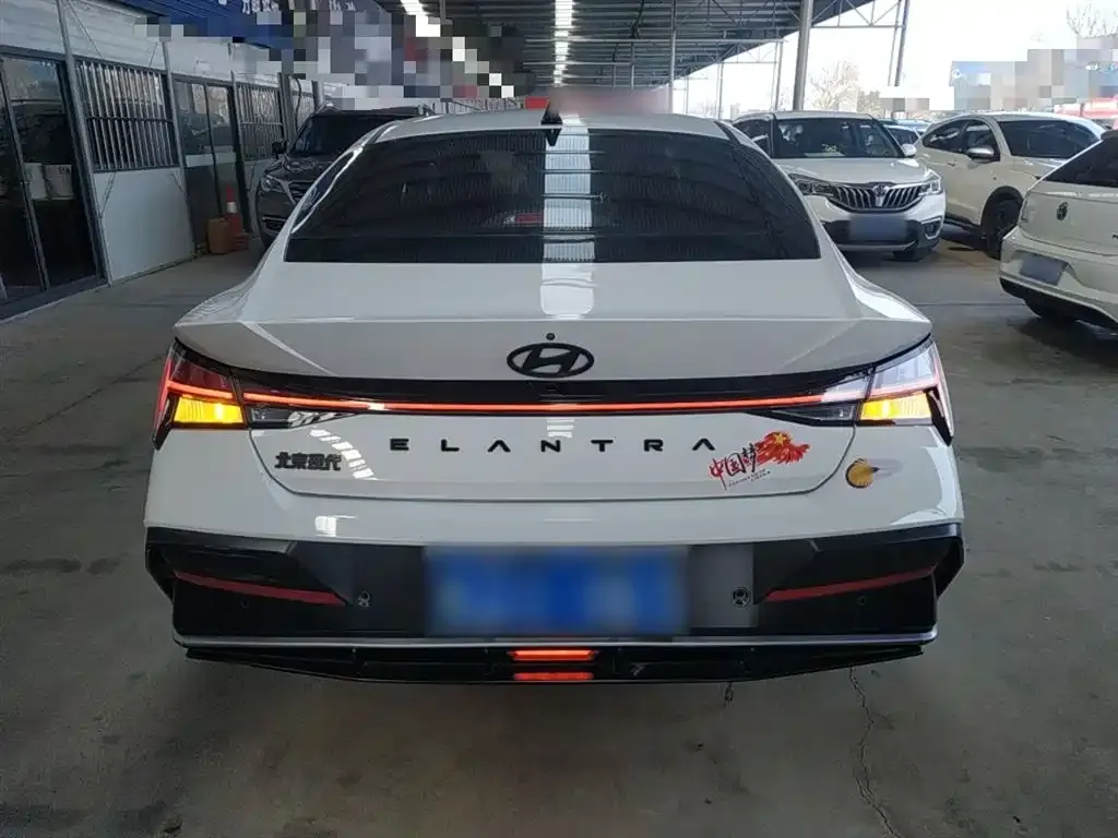 Hyundai Elantra — фото 7