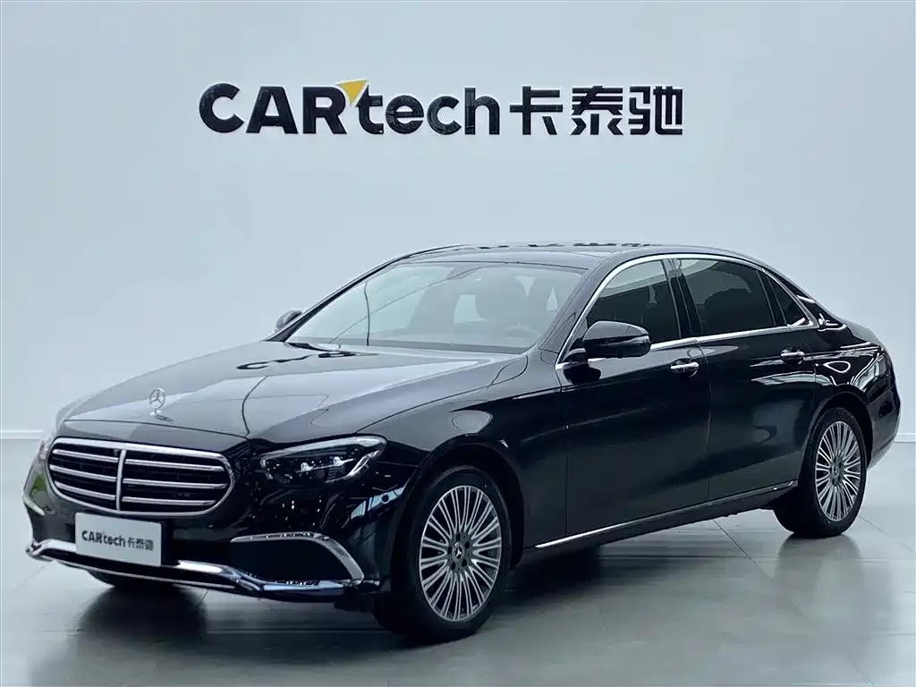 Mercedes-Benz E-Class — фото 1