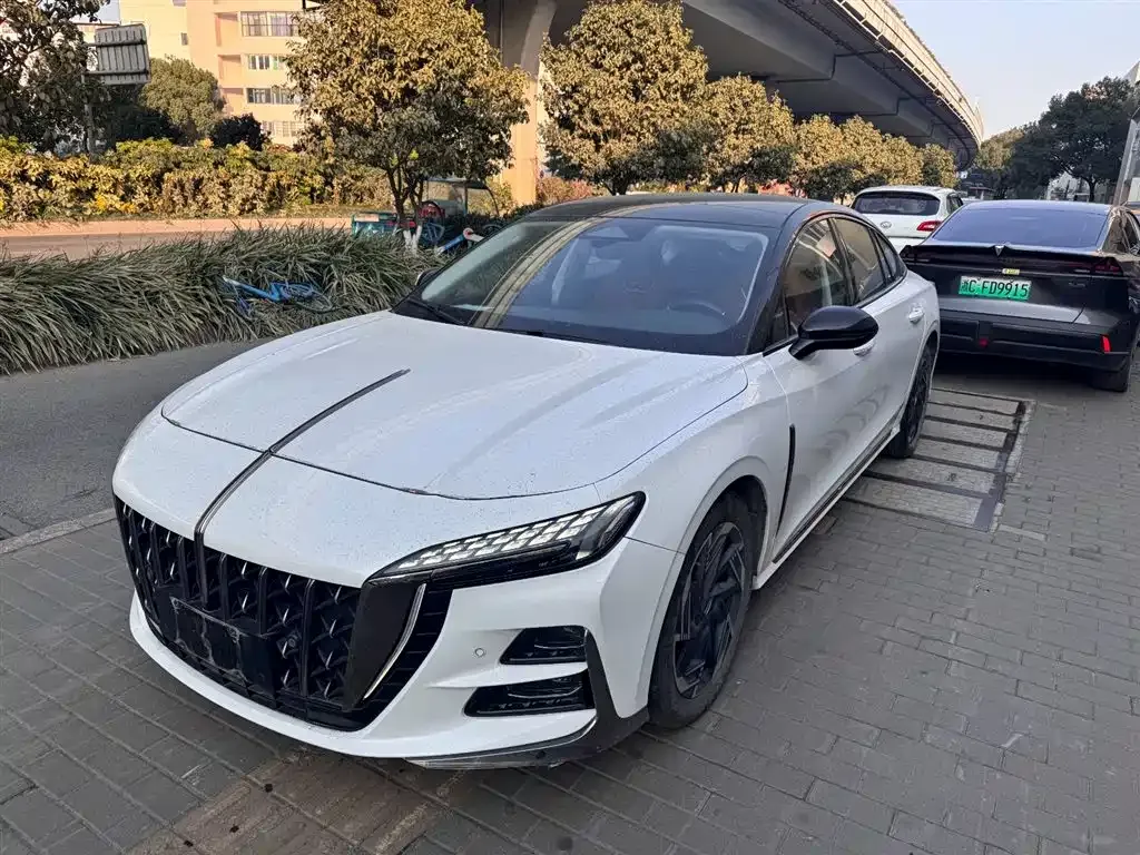 Hongqi H6 — фото 1
