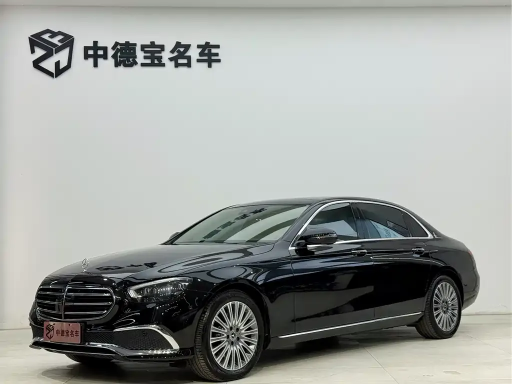 Mercedes-Benz E-Class — фото 1