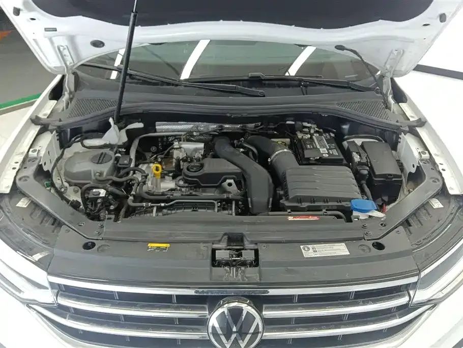 Volkswagen Tiguan L — фото 10