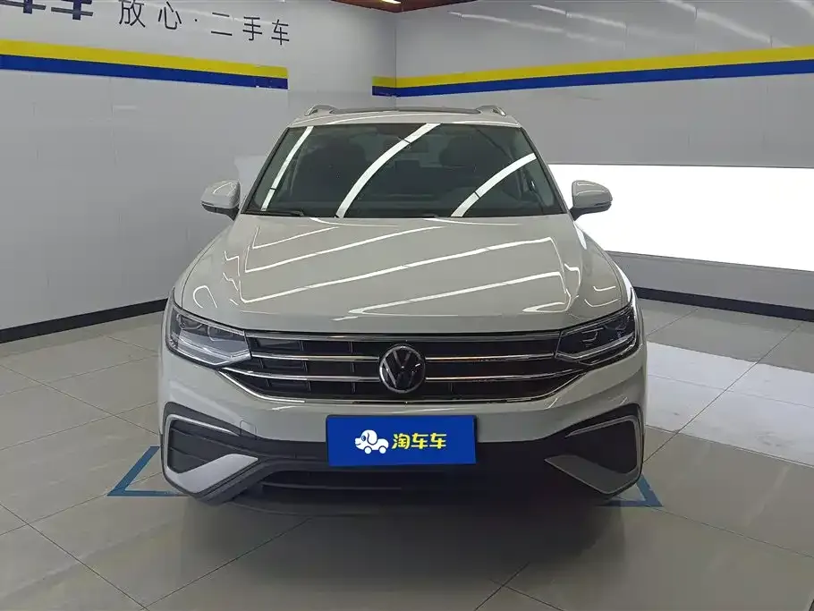 Volkswagen Tiguan L — фото 2
