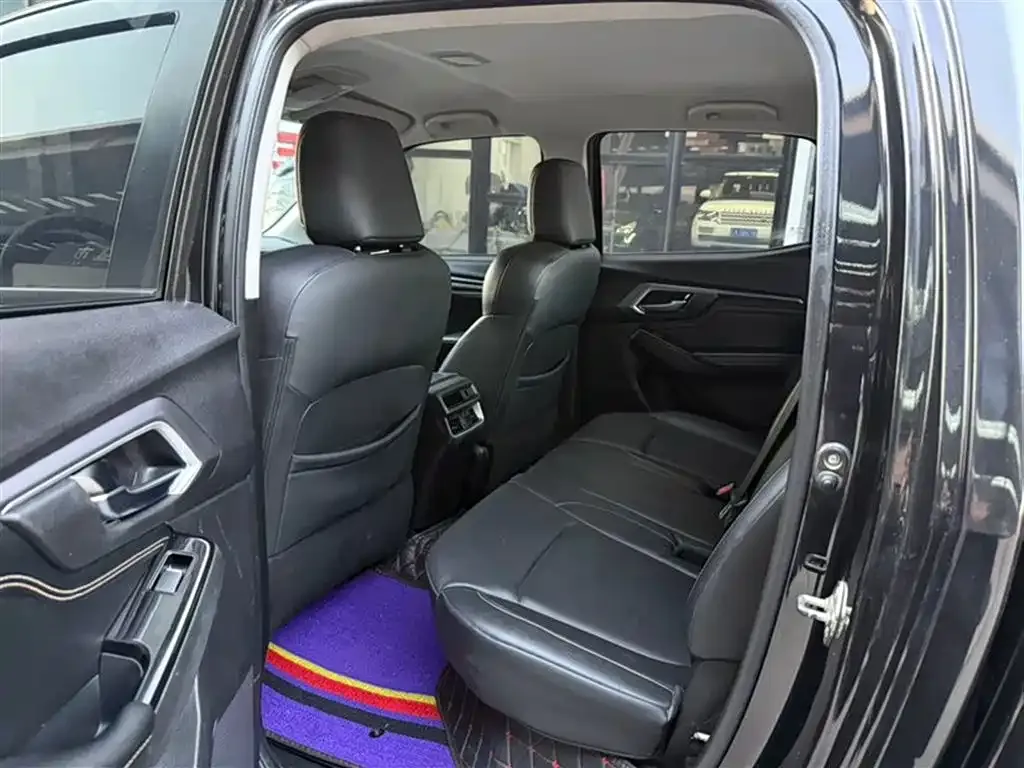 Isuzu D-MAX — фото 9