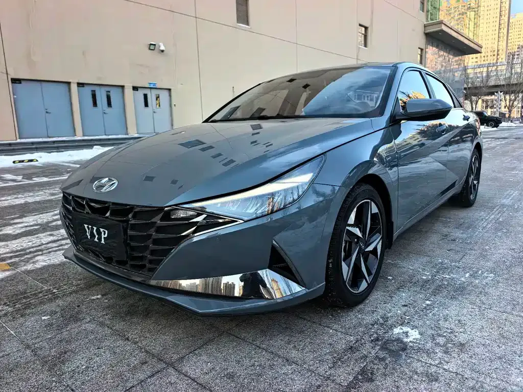 Hyundai Elantra — фото 1