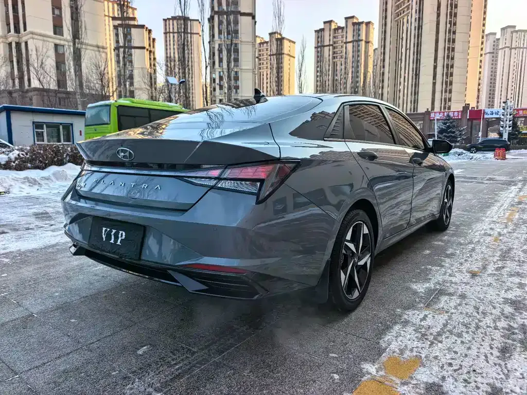 Hyundai Elantra — фото 5