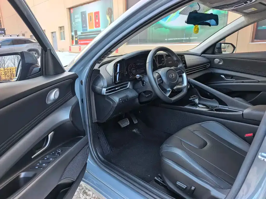 Hyundai Elantra — фото 2