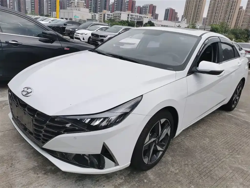 Hyundai Elantra — фото 2