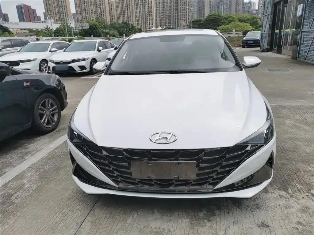 Hyundai Elantra — фото 3