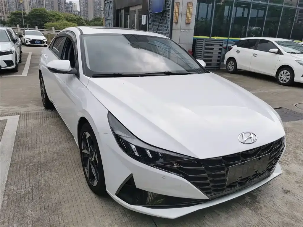 Hyundai Elantra — фото 4