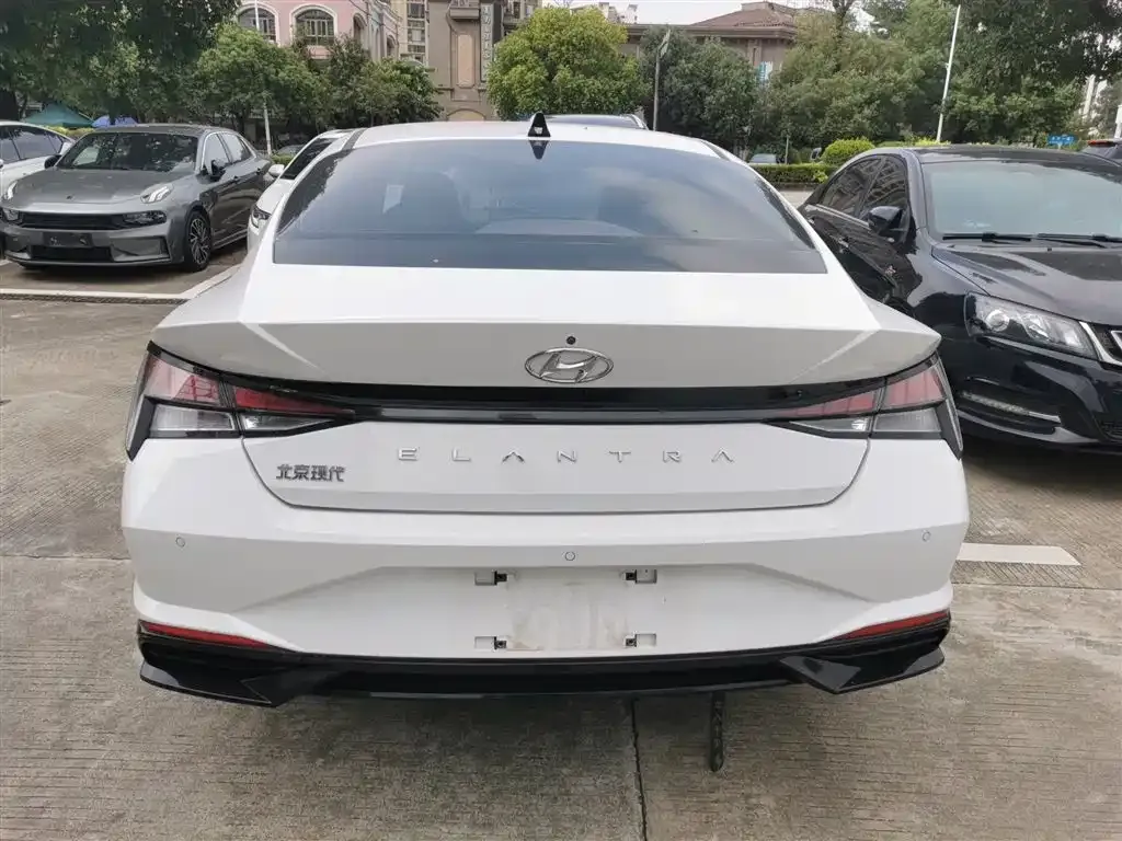 Hyundai Elantra — фото 6