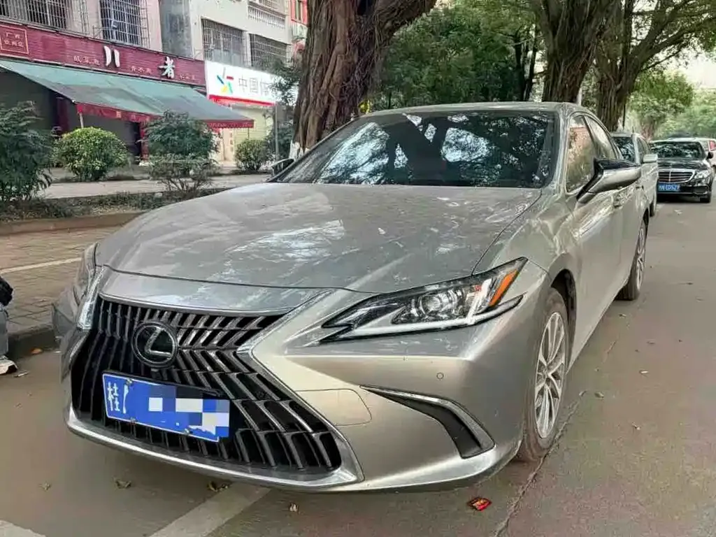 Lexus ES — фото 1