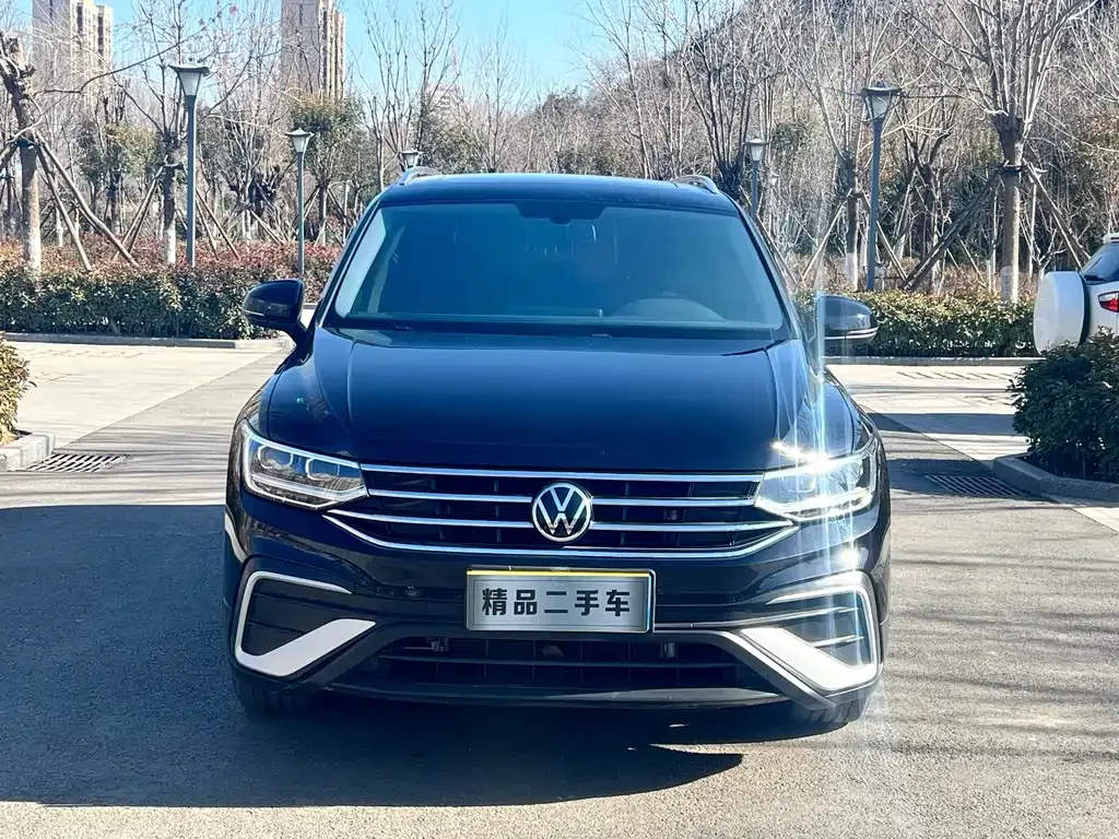 Volkswagen Tiguan L — фото 10