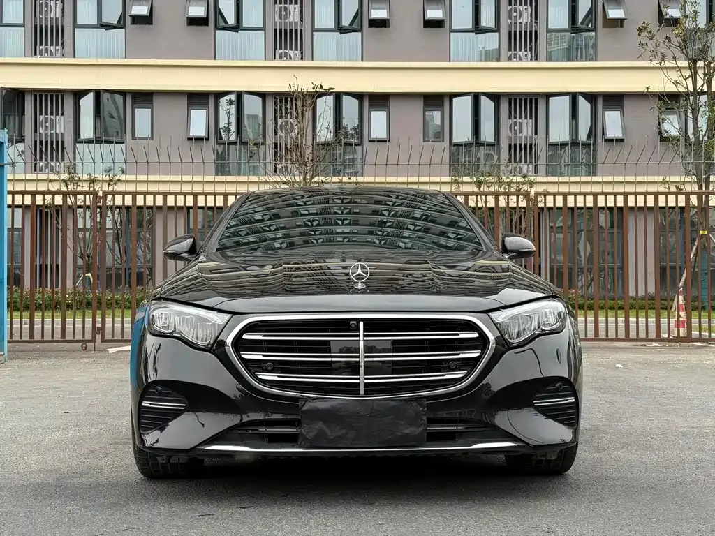Mercedes-Benz E-Class — фото 7