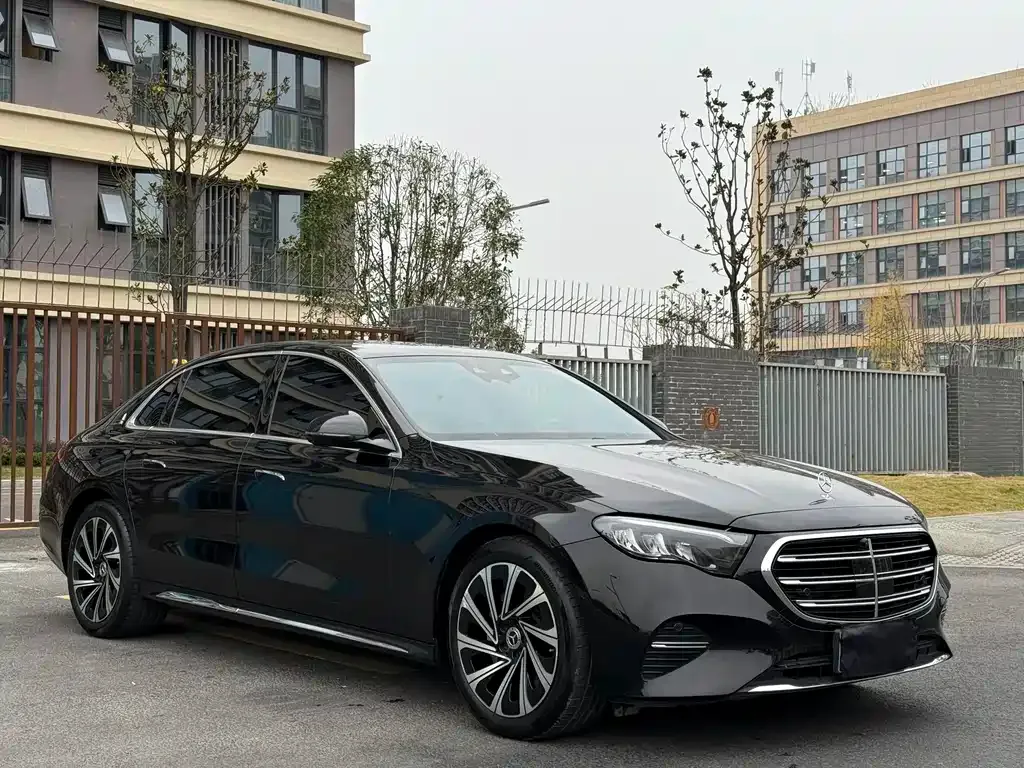 Mercedes-Benz E-Class — фото 8