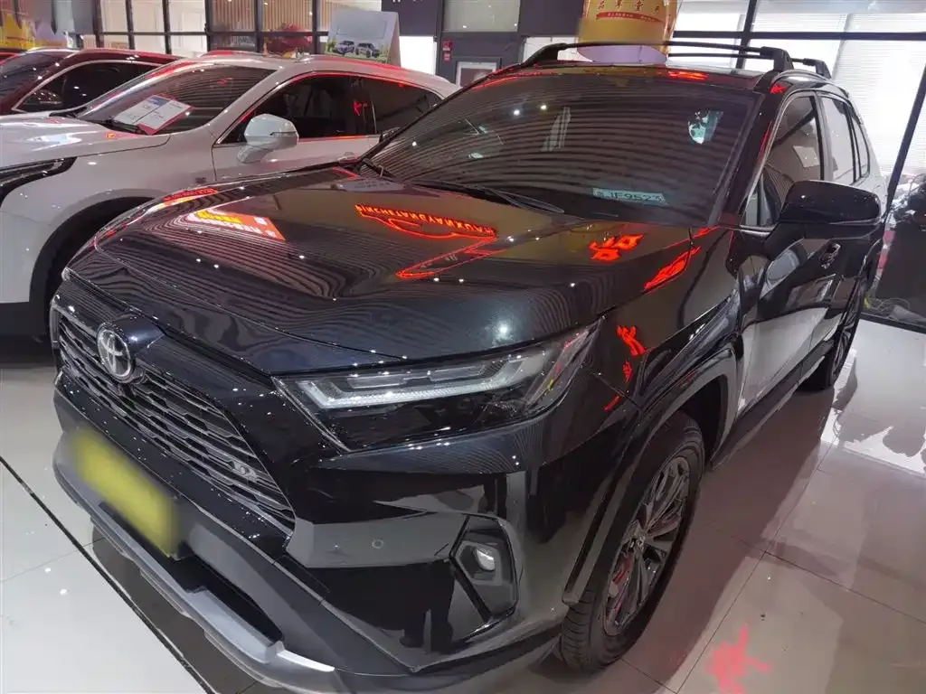 Toyota RAV4 — фото 1