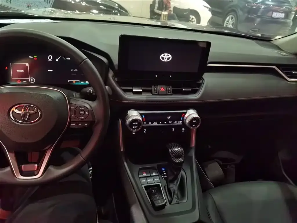Toyota RAV4 — фото 10