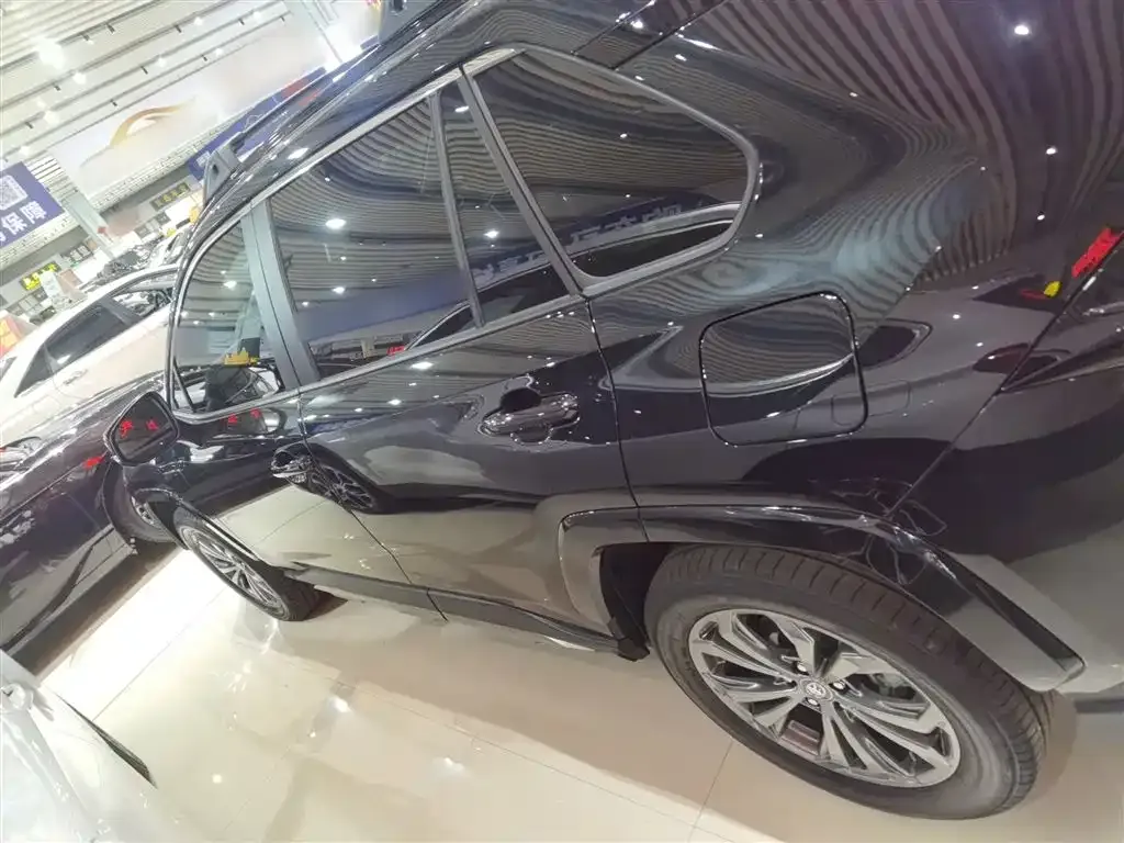 Toyota RAV4 — фото 5