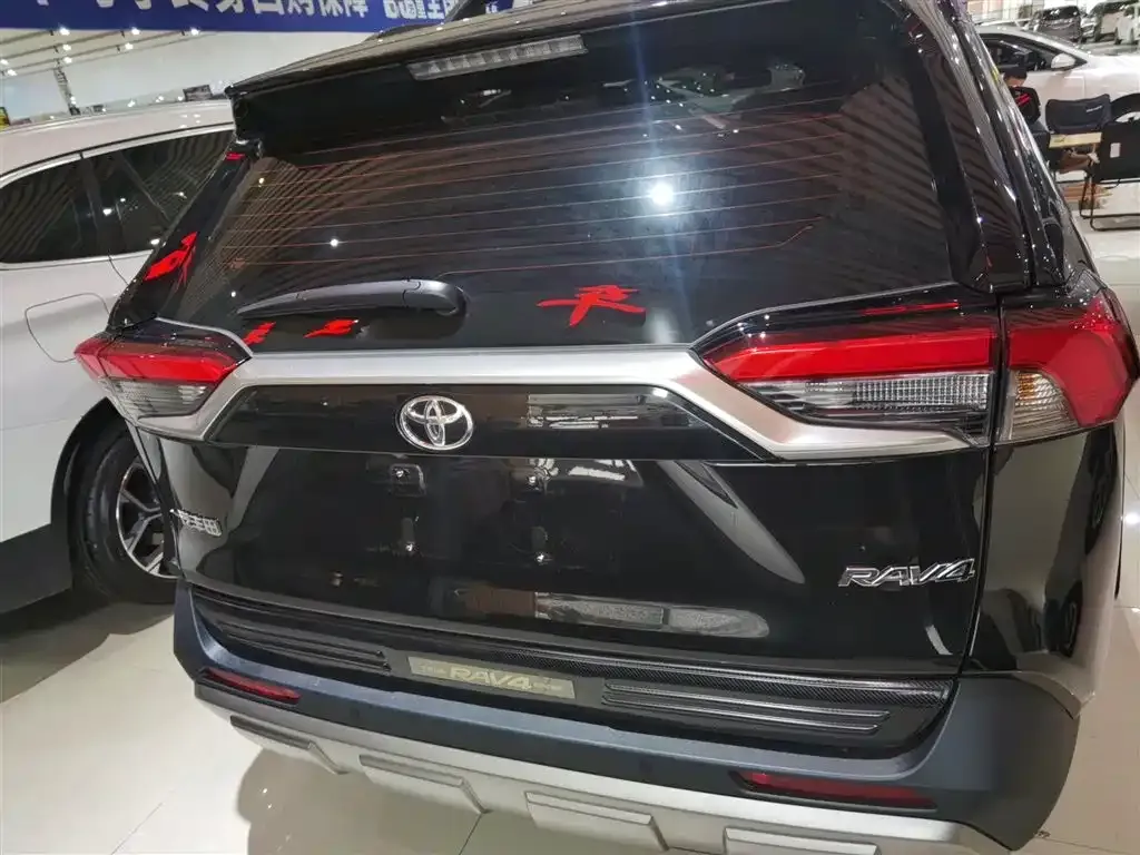 Toyota RAV4 — фото 6