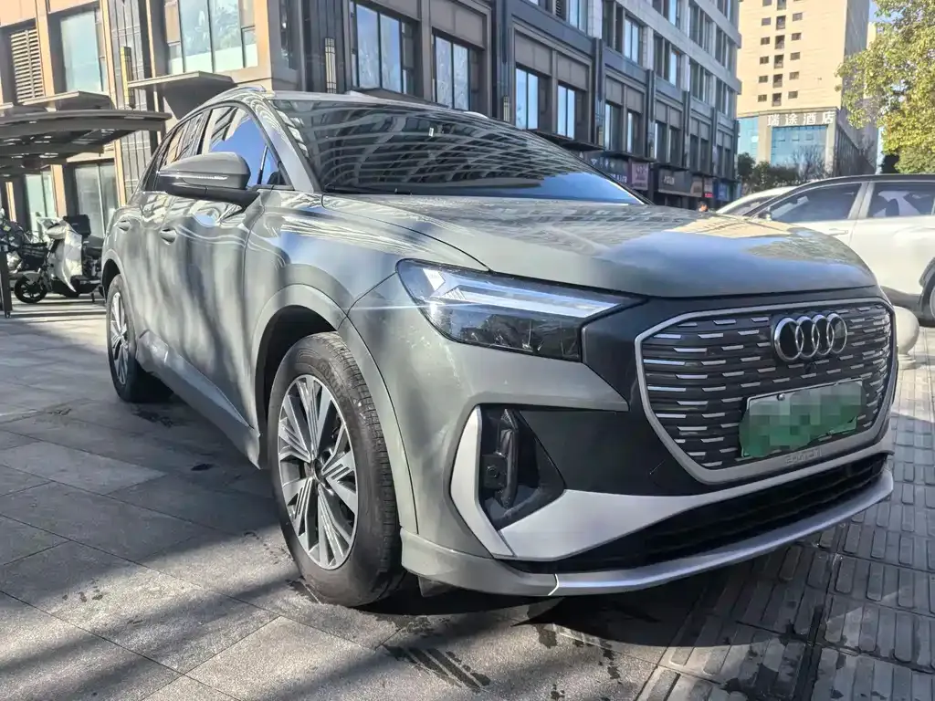 Audi Q4 e-tron — фото 3