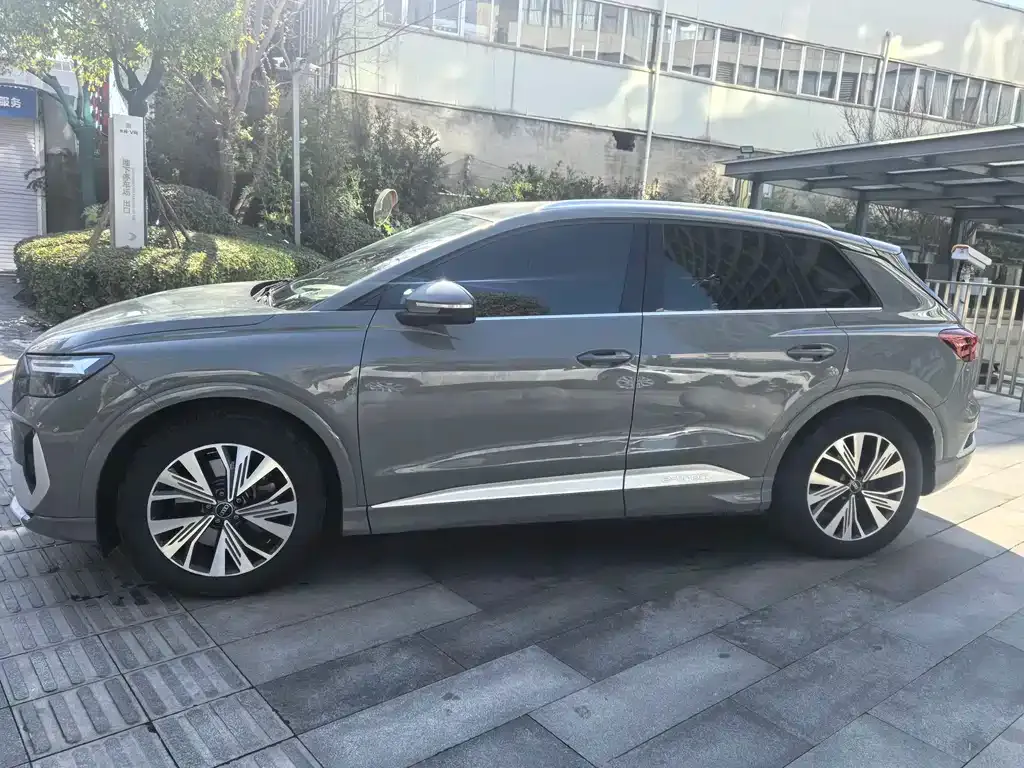 Audi Q4 e-tron — фото 9