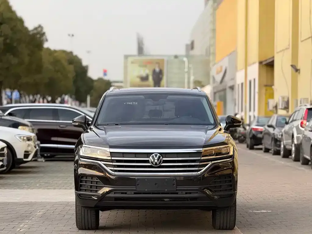 Volkswagen Touareg — фото 10