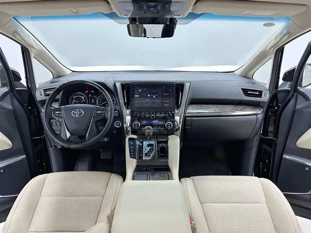 Toyota Alphard — фото 10