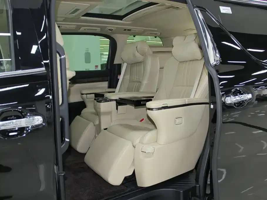 Toyota Alphard — фото 7