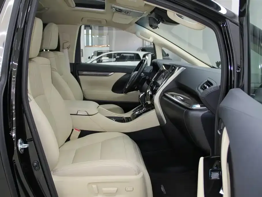 Toyota Alphard — фото 2