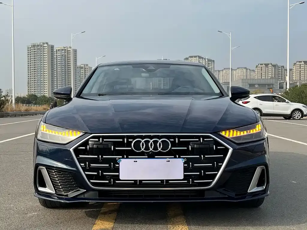 Audi A7L — фото 1