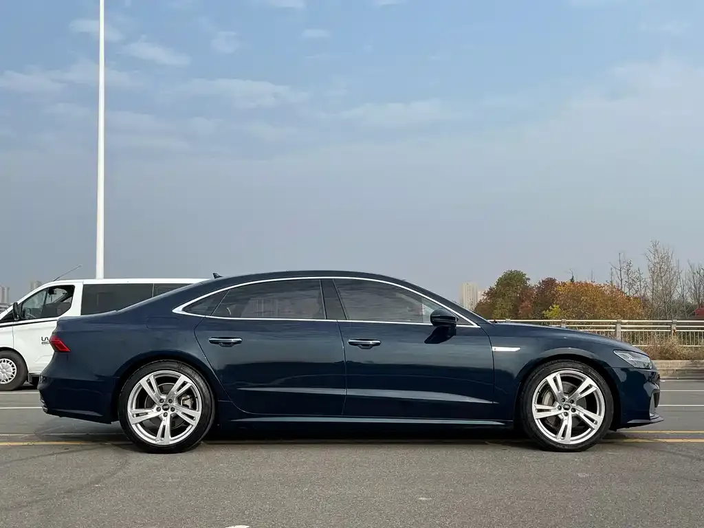 Audi A7L — фото 5