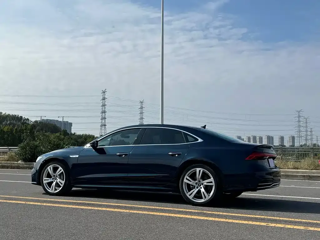 Audi A7L — фото 6