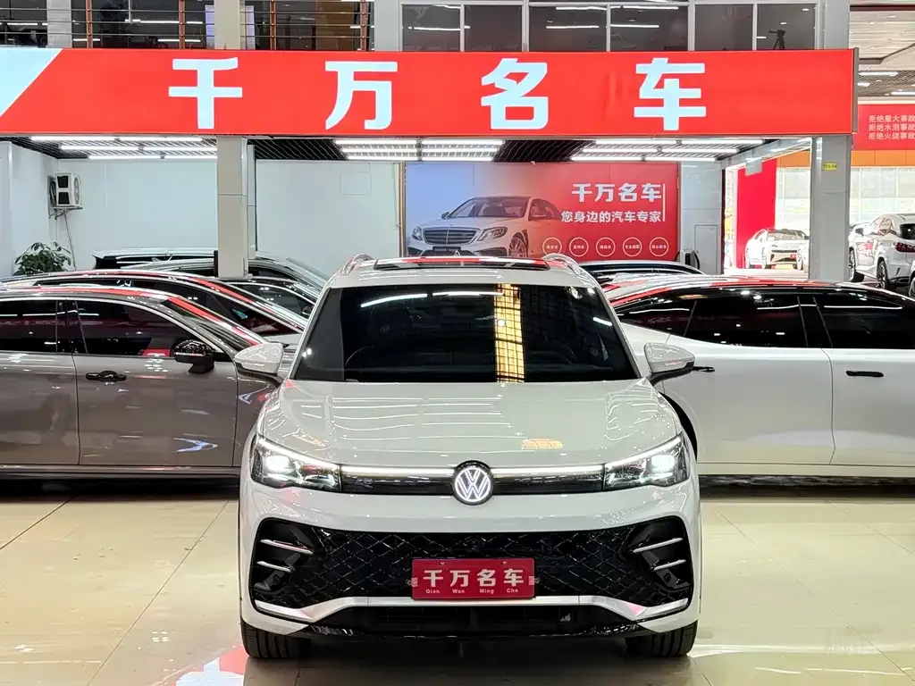 Volkswagen Tiguan L — фото 2