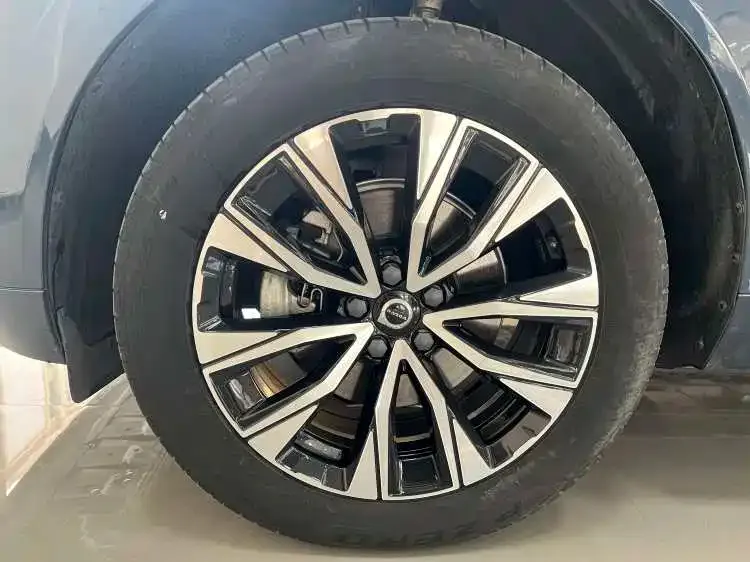 Volvo XC60 — фото 2