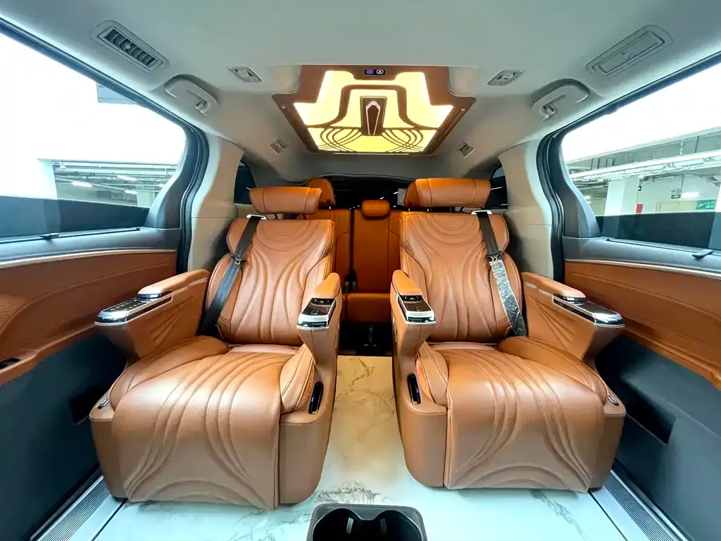 Toyota Sienna — фото 10