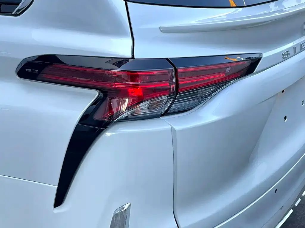 Toyota Sienna — фото 4