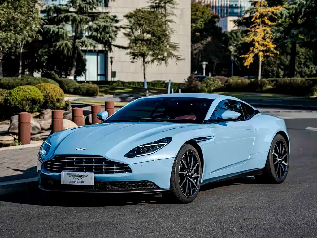 Aston Martin DB11 — фото 1