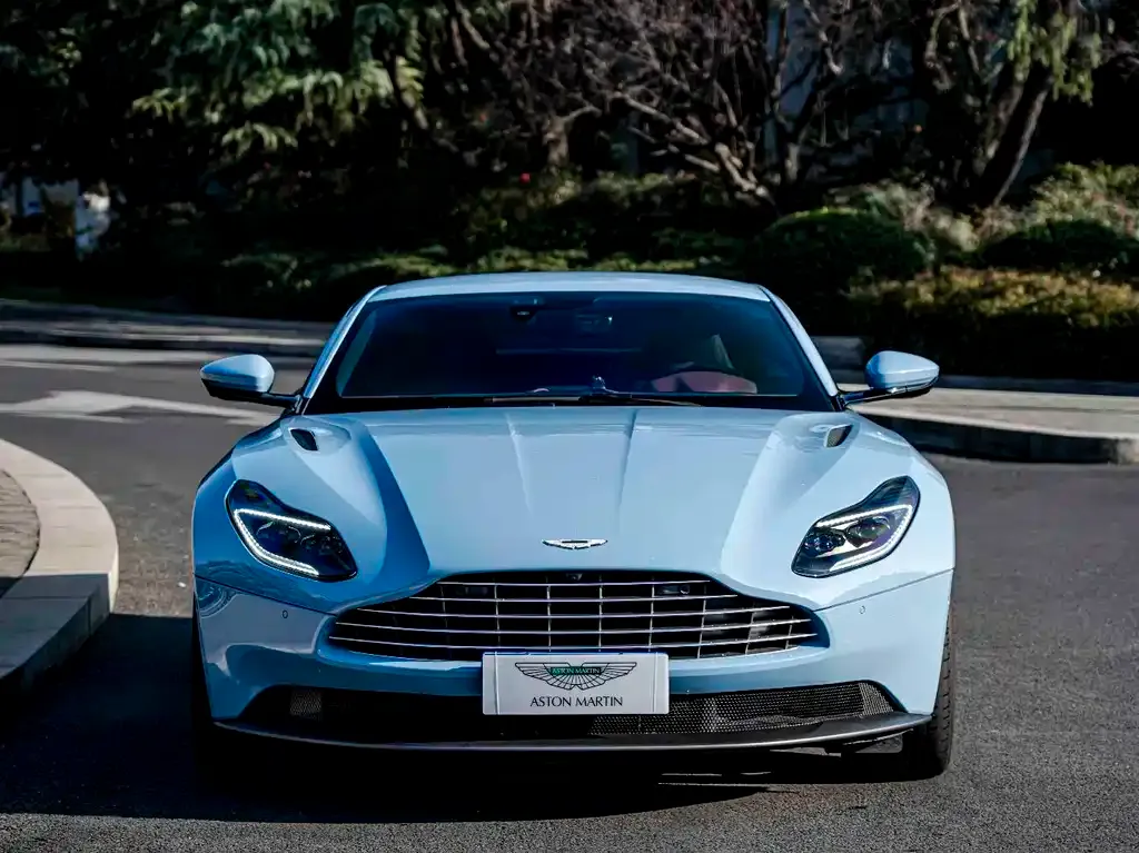 Aston Martin DB11 — фото 5