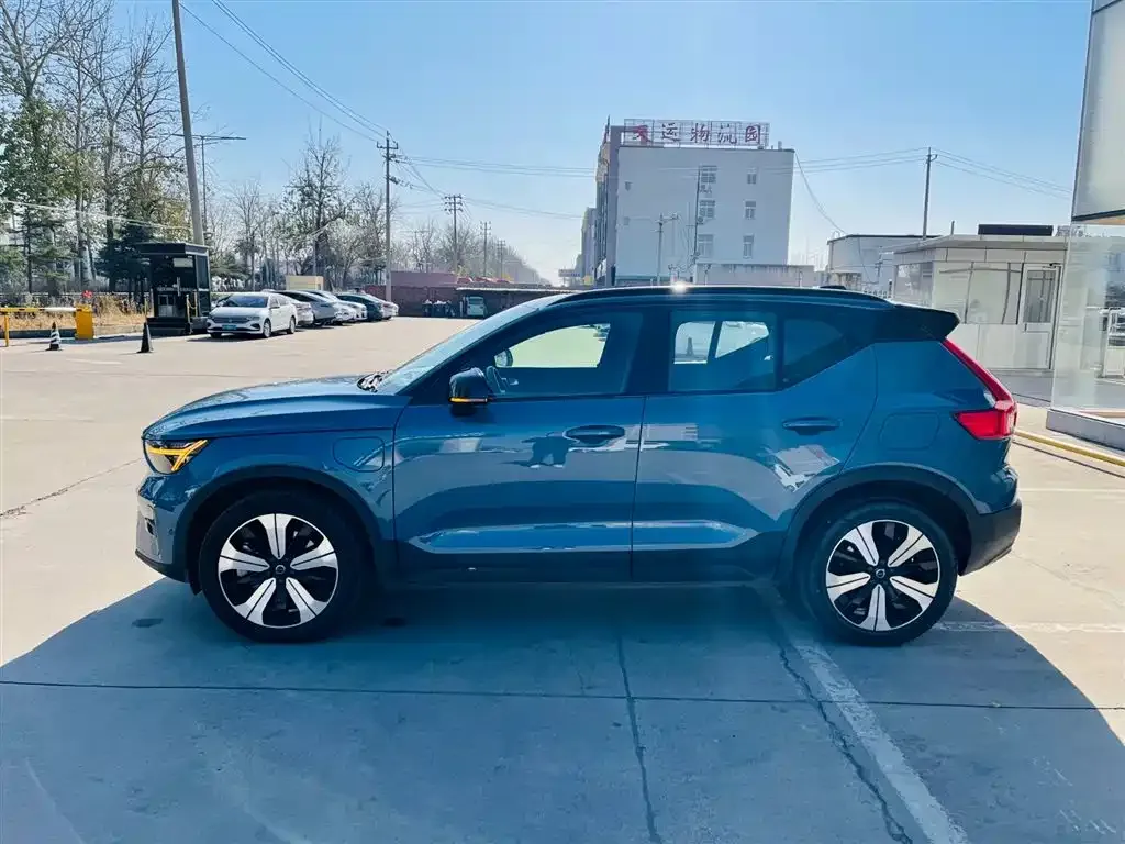 Volvo XC40 NEV — фото 2