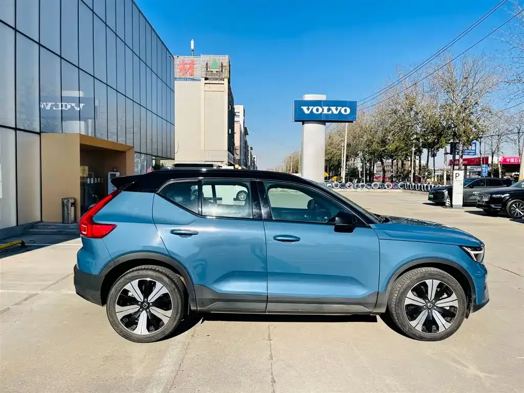 Volvo XC40 NEV — фото 5