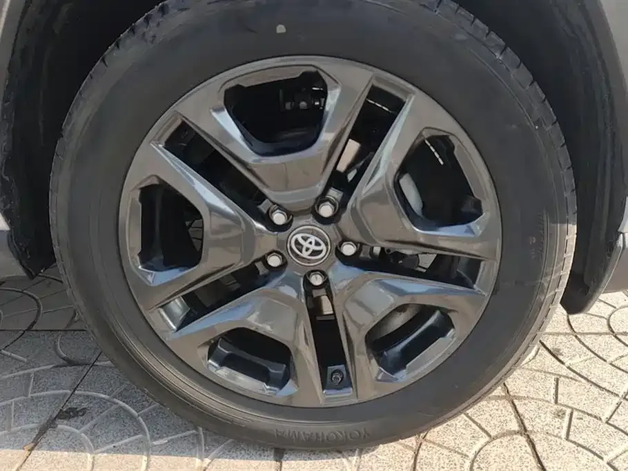 Toyota RAV4 — фото 6