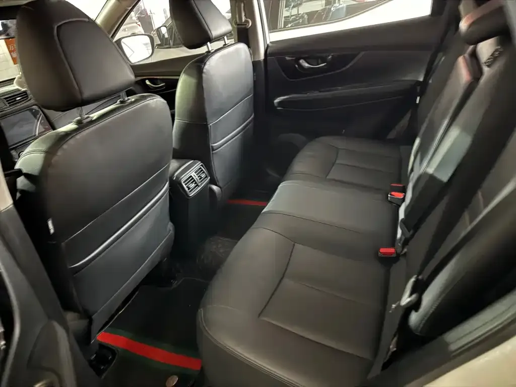 Nissan X-Trail — фото 10