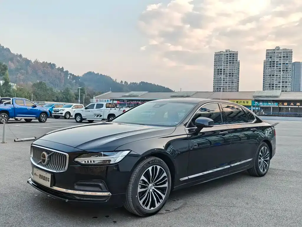 Volvo S90 — фото 1