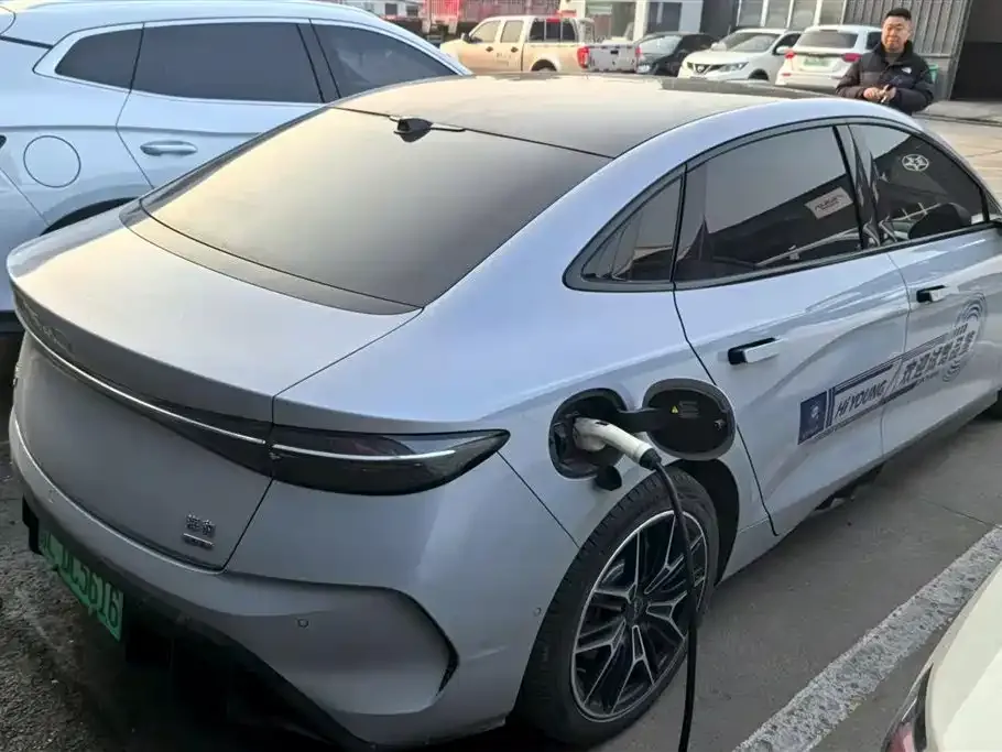 BYD Seal — фото 3