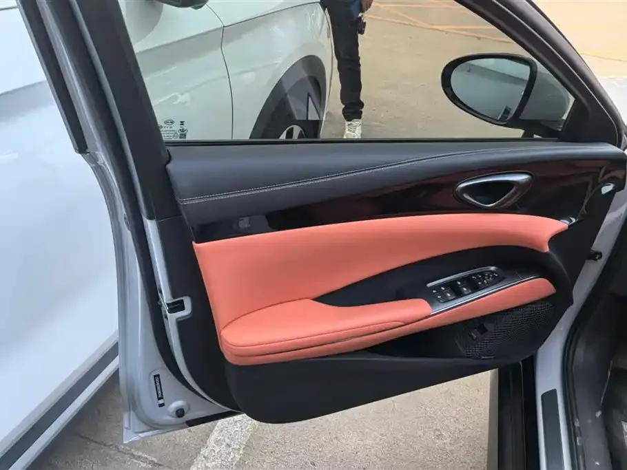 BYD Seal — фото 8
