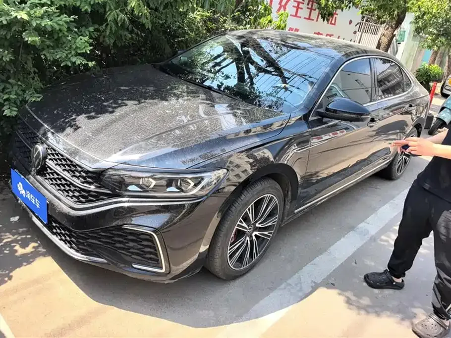 Volkswagen Passat — фото 1