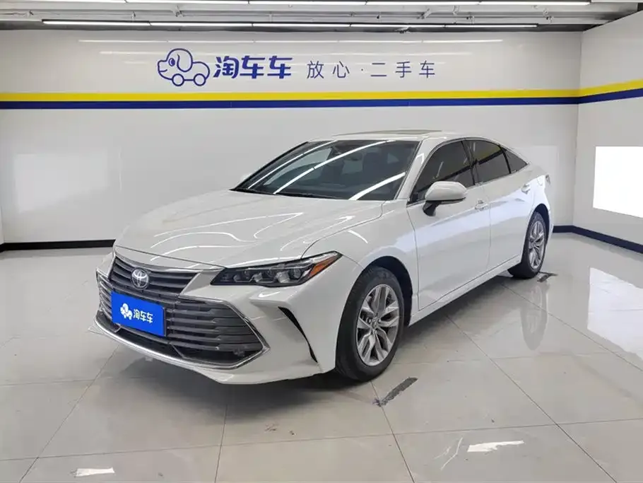 Toyota Avalon — фото 1