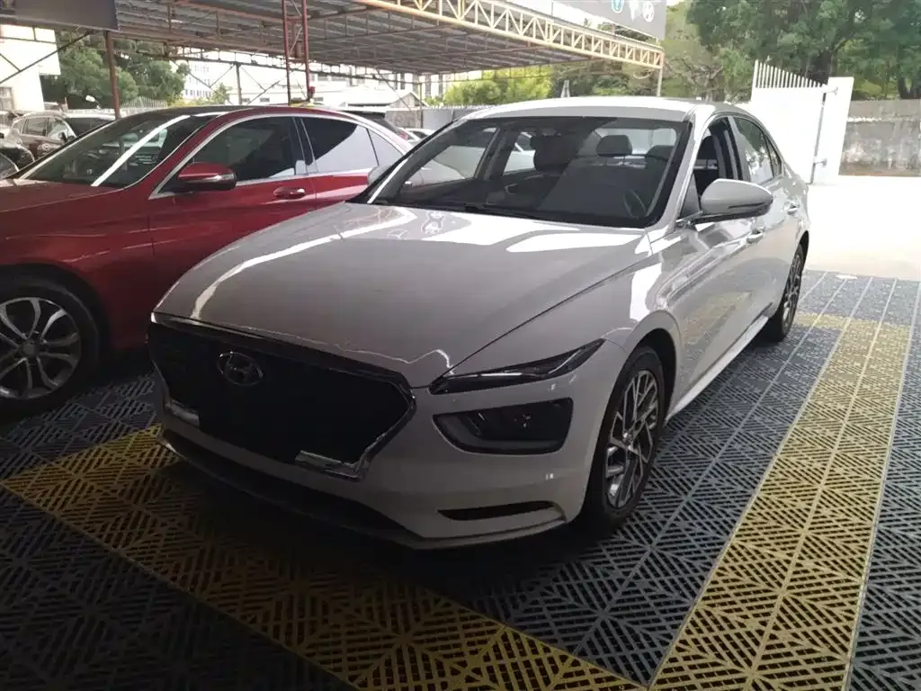 Hyundai Mistra — фото 1
