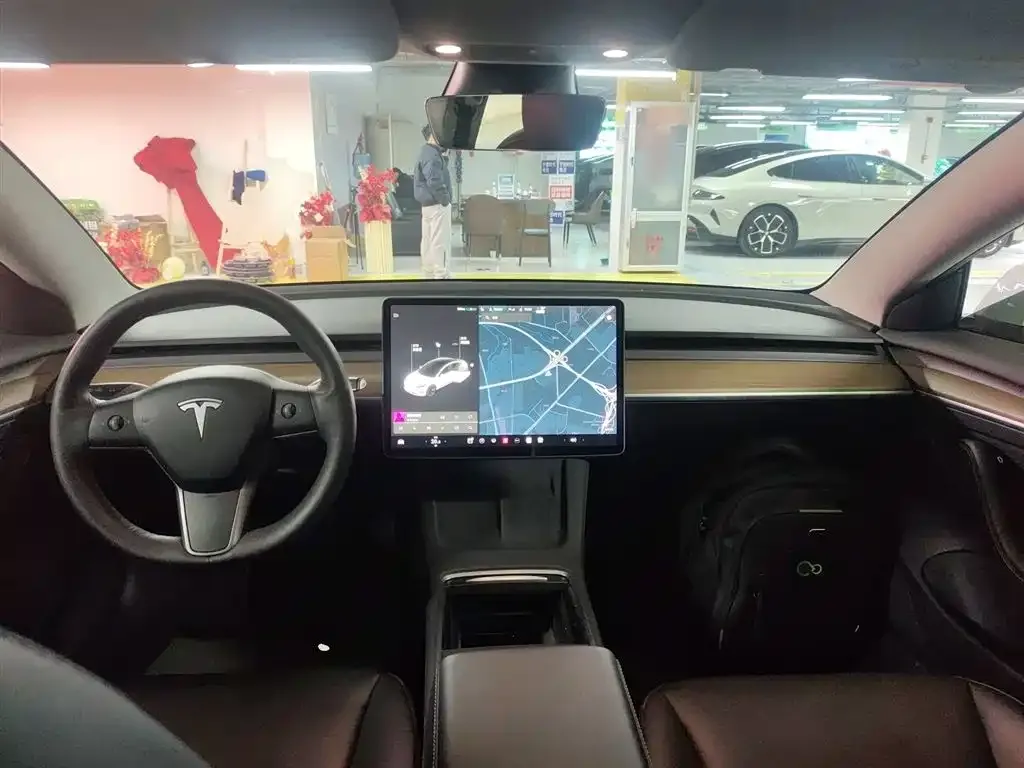 Tesla Model 3 — фото 6